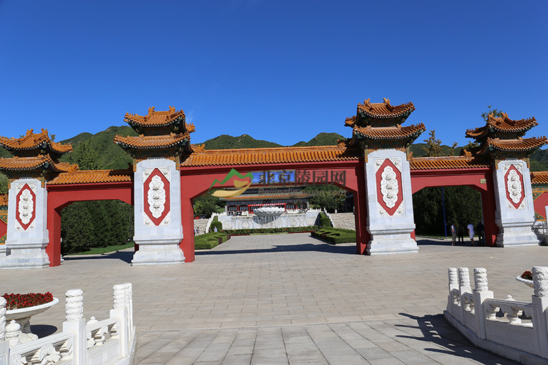 天寿陵园入口