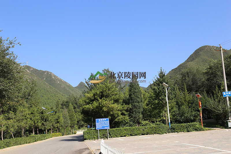 十三陵景仰园停车场