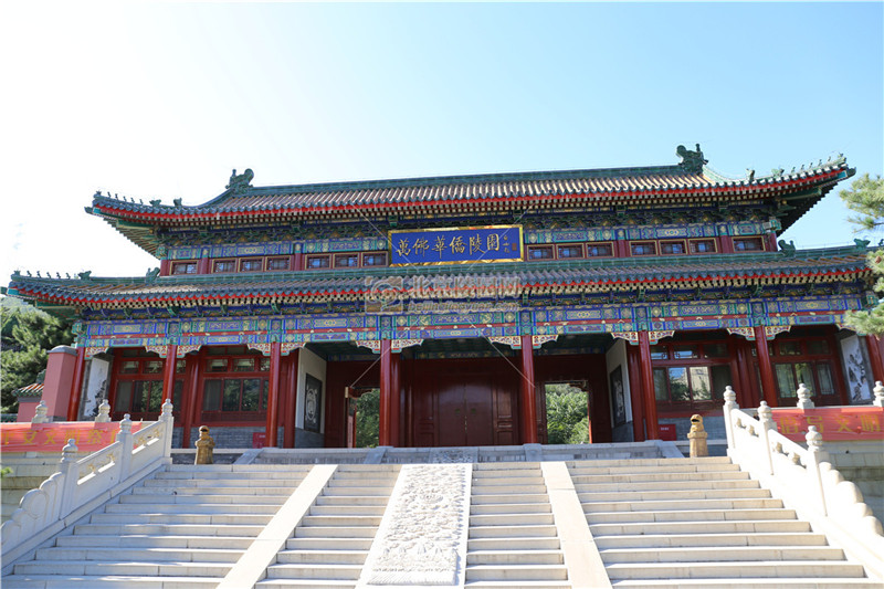 万佛华侨陵园入口