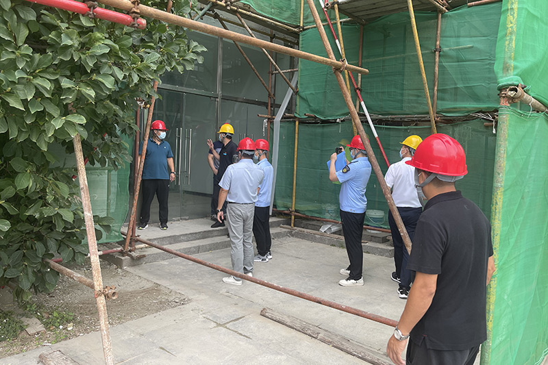 殷副局长一行检查安全工作现场