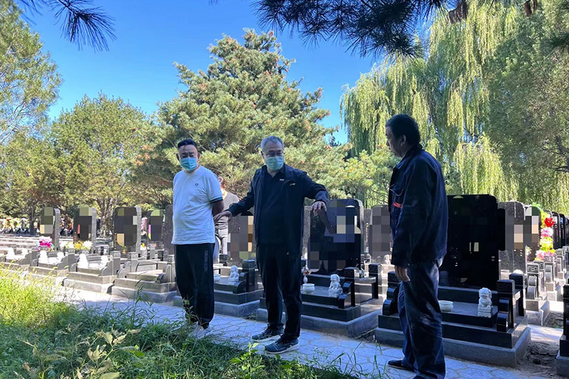 殷局长检查工作现场