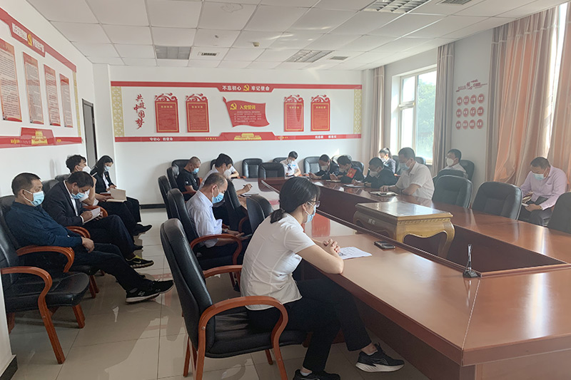 党员们在学习现场