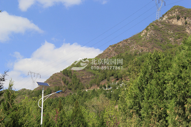 景仰园陵园周边山势