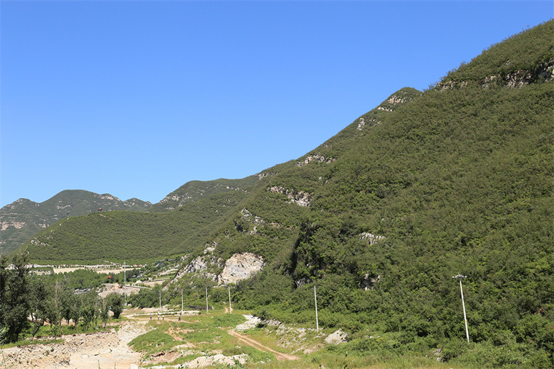 桃峰陵园周边山势