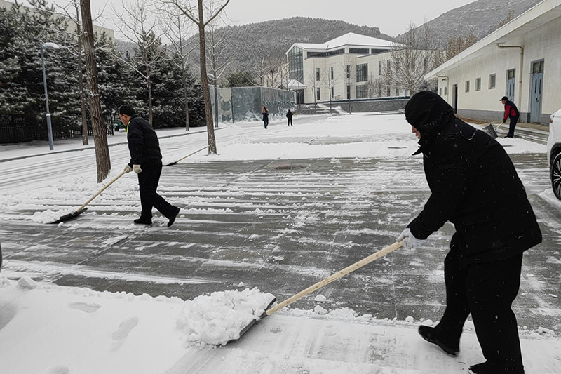 积雪清扫现场