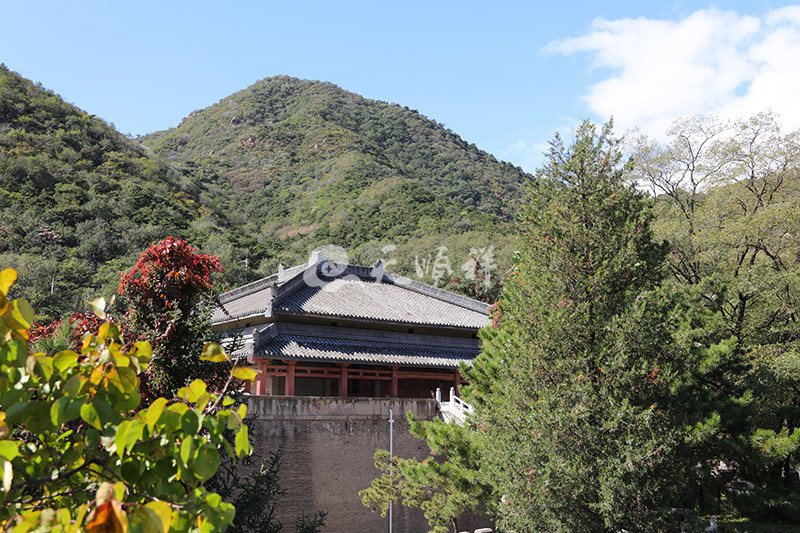 怀思堂周边山势