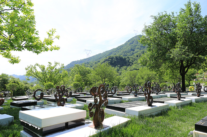 九公山陵园艺术卧碑
