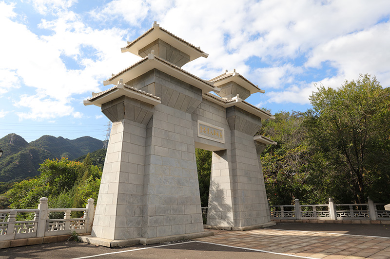 怀思堂陵园牌楼