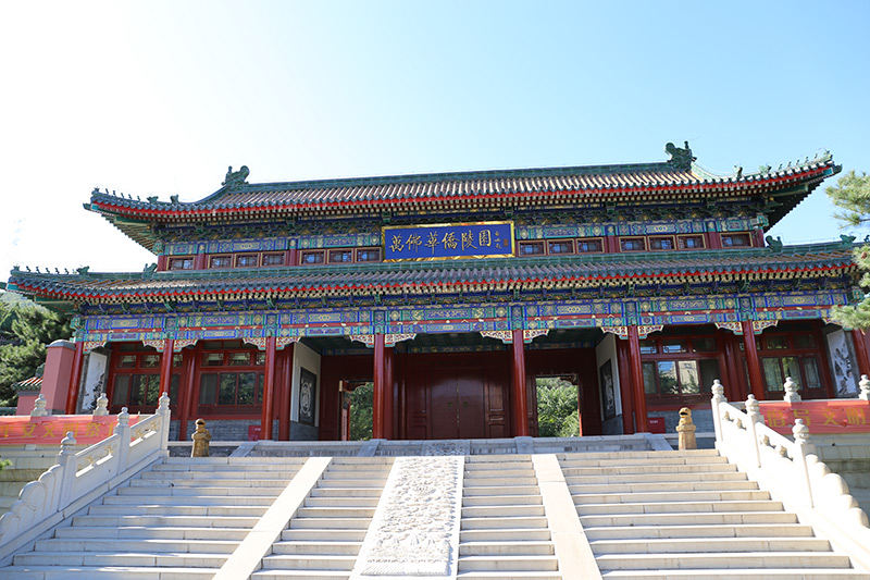 陵园大门入口