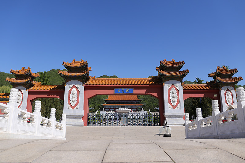 陵园大门