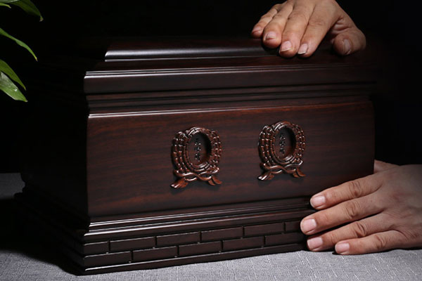 黑紫檀木加持，天顺祥双人骨灰盒藏着一份安心