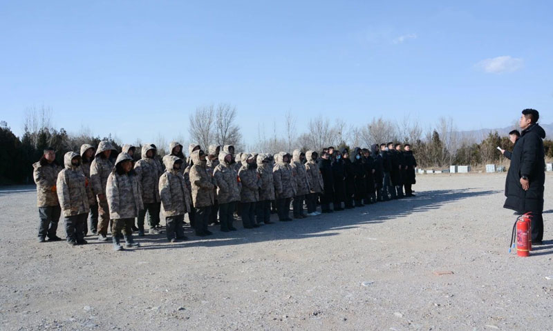 中华永久陵园灭火器使用讲解