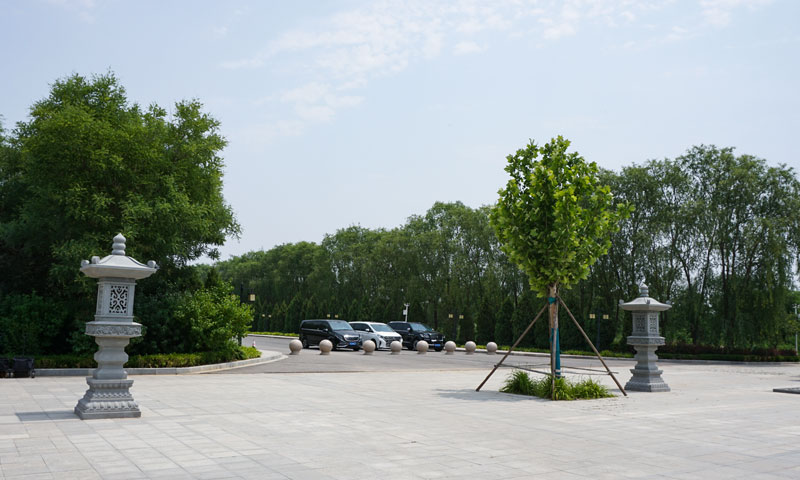 施孝生态文化陵园一角