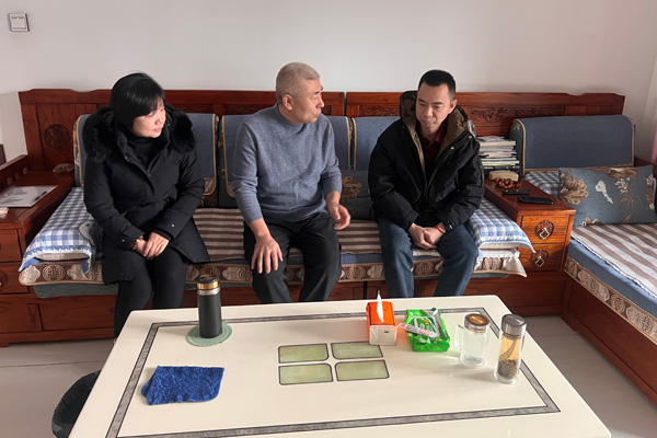 北京市潮白陵园开展退休职工春节前走访慰问活动