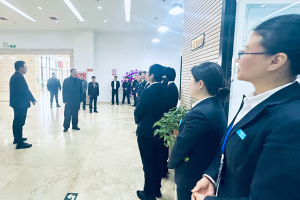 顺义区民政局党组书记、局长李宝东春节前 到殡仪馆慰问一线职工