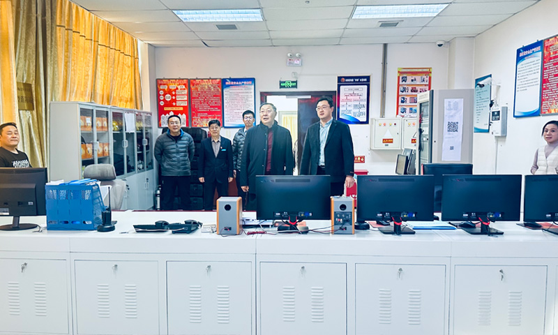 李宝东慰问一线职工