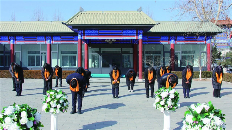 三鞠躬之礼 三鞠躬之礼