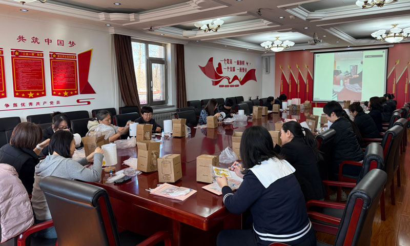 女职工DIY压花台灯 女职工DIY压花台灯