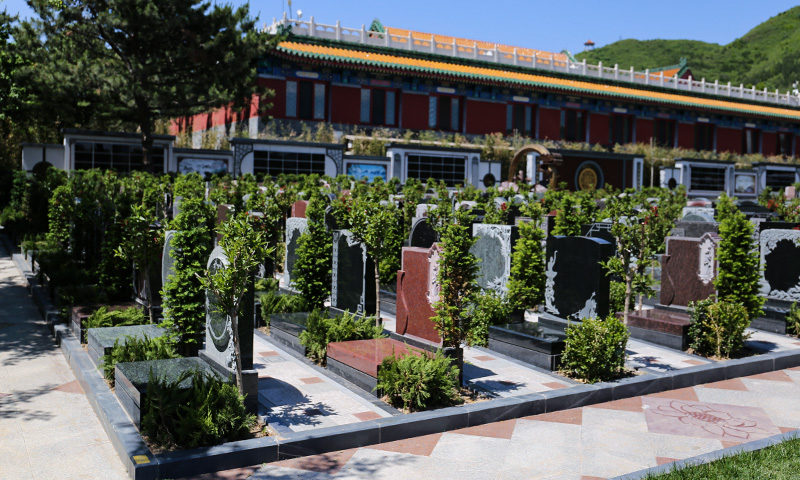 墓地选第一排无遮挡更便于祭扫