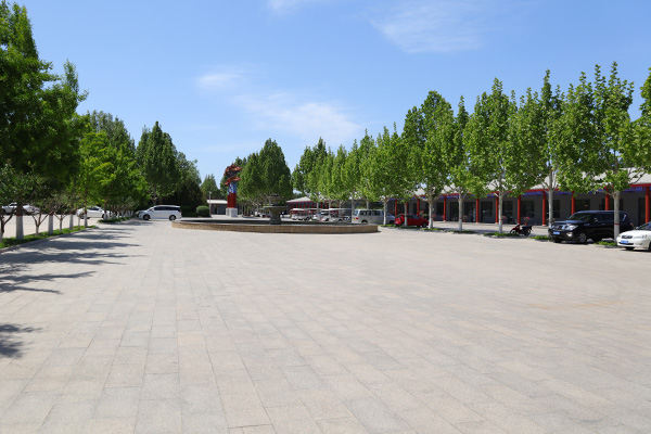 通州东的灵山宝塔陵园停车方便吗？停车攻略来了。