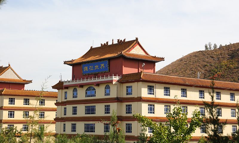 灵山宝塔陵园千佛塔外景