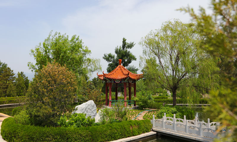 中华永久陵园精心打造的环境非常受家属认可