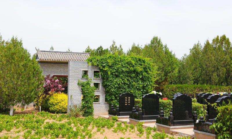 中华永久陵园墓区环境也是精心打理