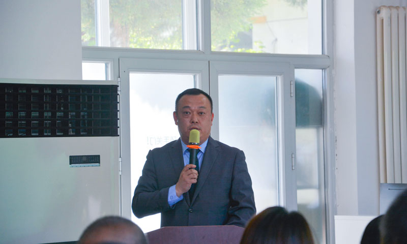 市场与销售部副总章梁作总结讲话