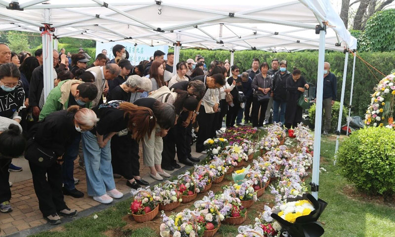 第九届“公益生态葬暨集体追思仪式”的现场 第九届“公益生态葬暨集体追思仪式”的现场