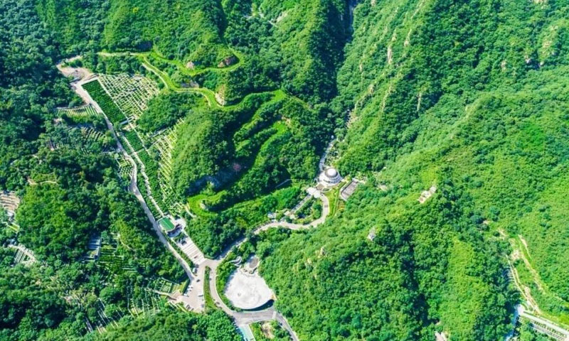 九公山长城纪念林墓区航拍图 九公山长城纪念林墓区航拍图