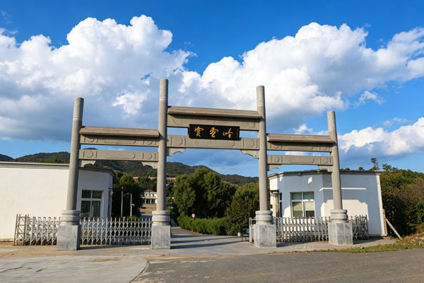 密云区墓地宝云岭墓园名字是怎么来的?目前什么价格?附近还有别的陵园吗？