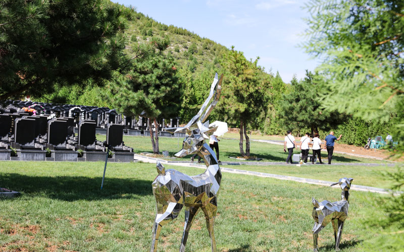 皇家龙山陵园地处太行山脉脚下