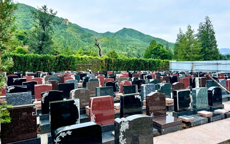 背靠天寿山的天寿园圣福园七区 背靠天寿山的天寿园圣福园七区