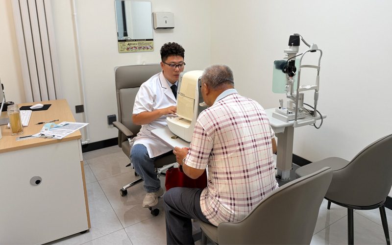 退休职工正在体检中 退休职工正在体检中