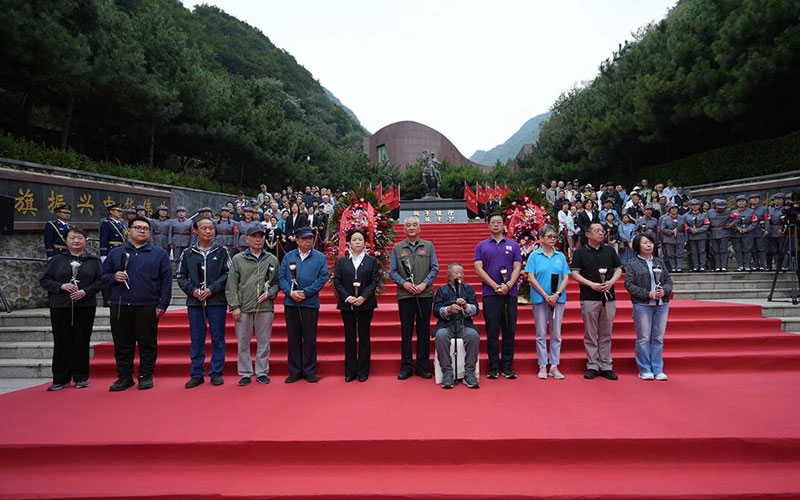 参加活动的各界代表 参加活动的各界代表