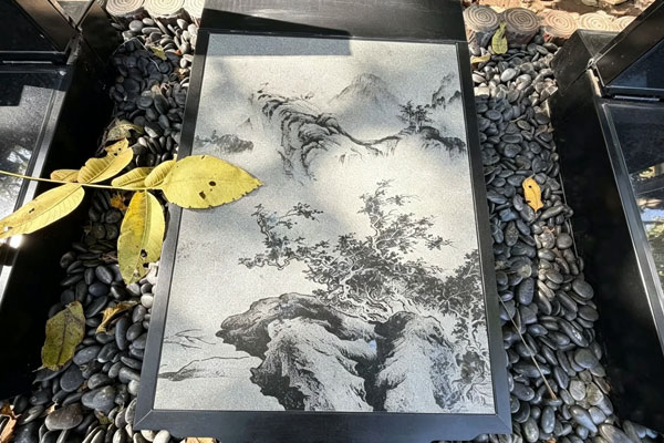 怀柔九公山长城纪念林有一种碑，可以＂合上＂