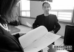 为发泄对父亲的不满 去陵园破坏奶奶的墓碑