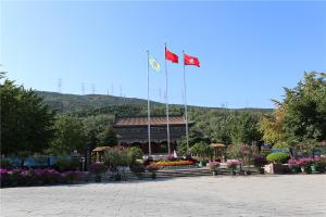 万佛陵园外景