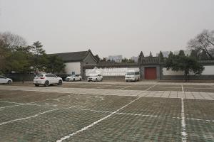 革命公墓停车场